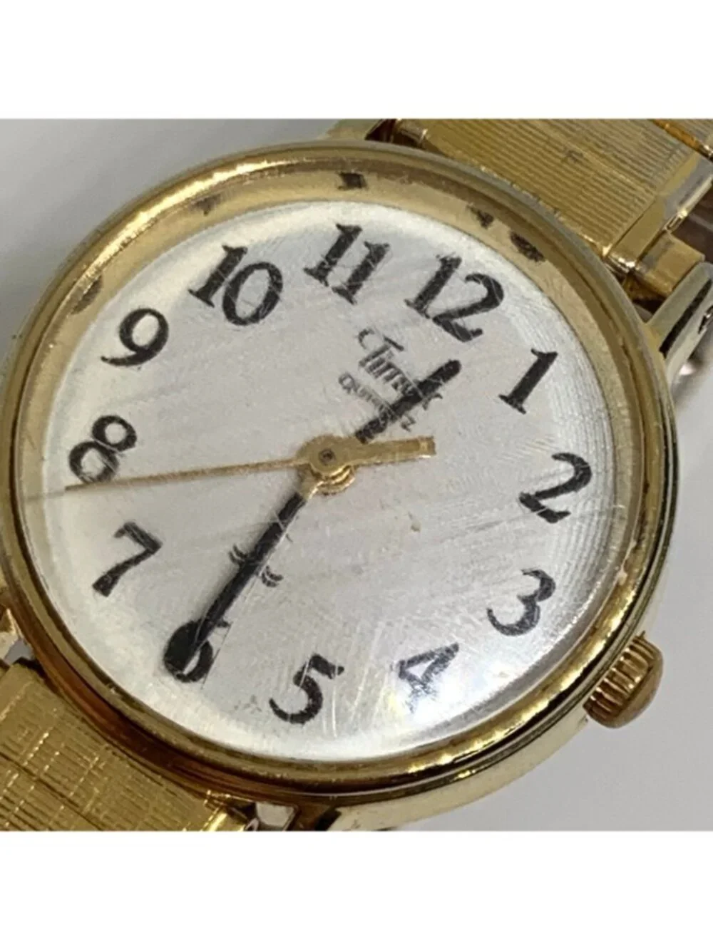 Vintage Timex quartz women’s watch gold tone 23mm  stretch band 6.5” running